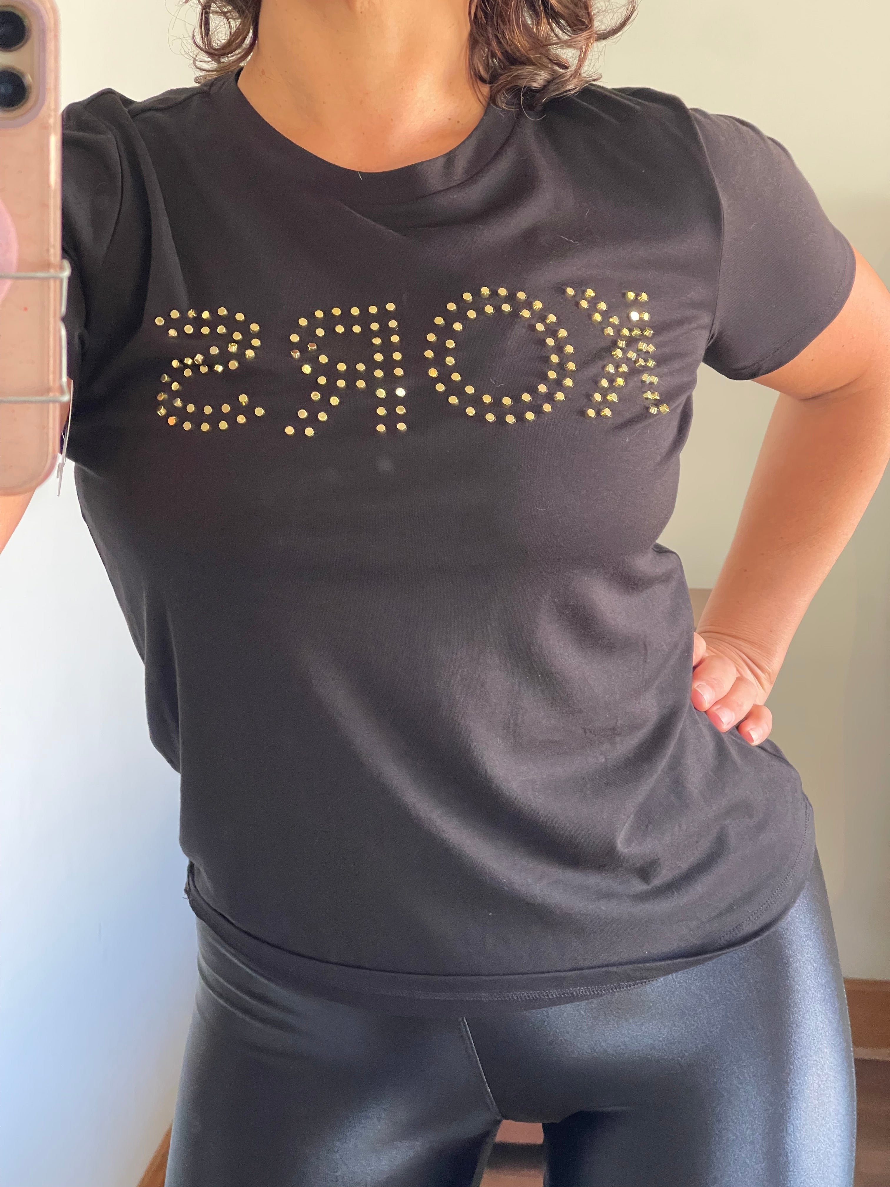 Polera deportiva tachas