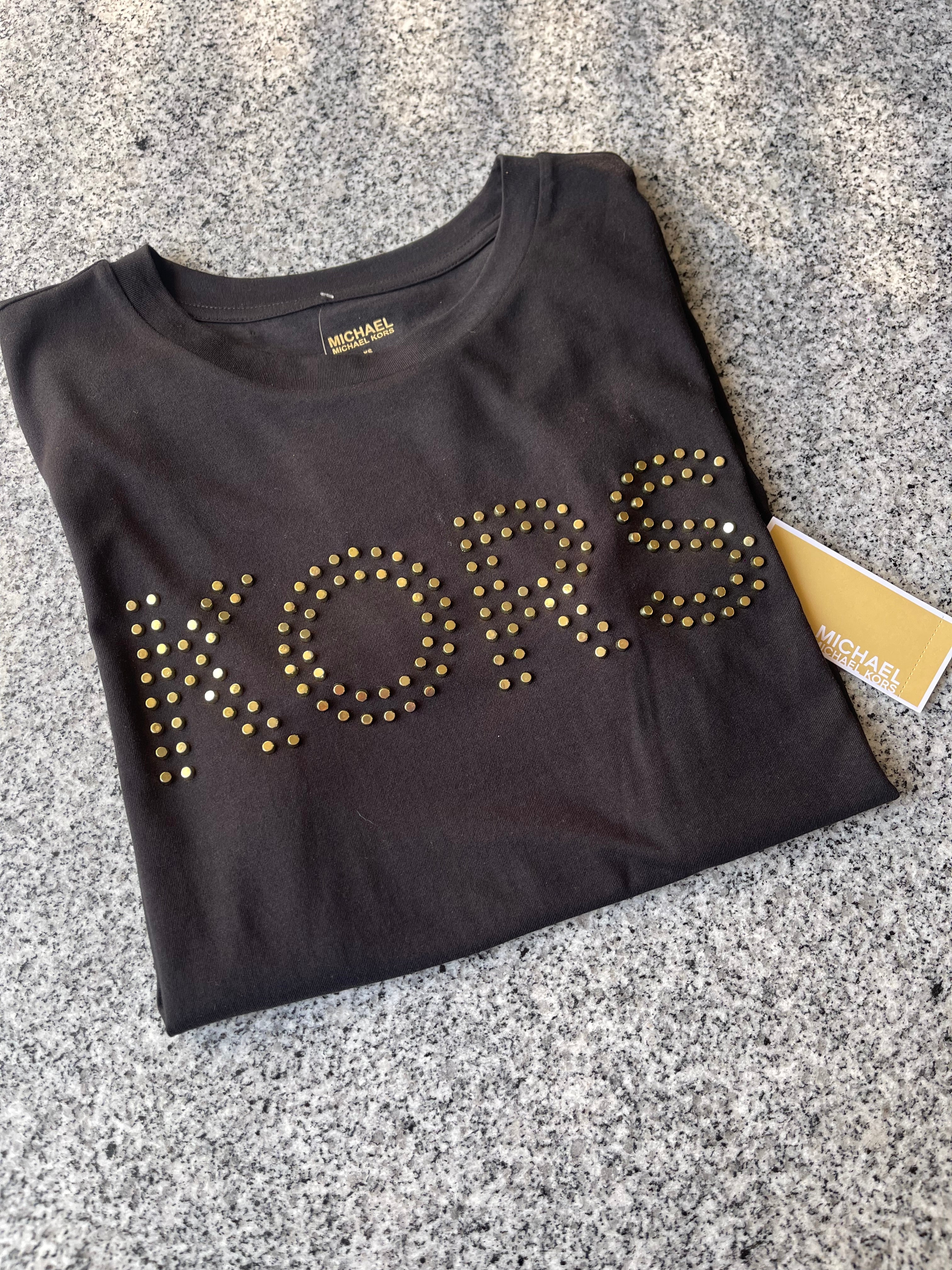 Polera deportiva tachas
