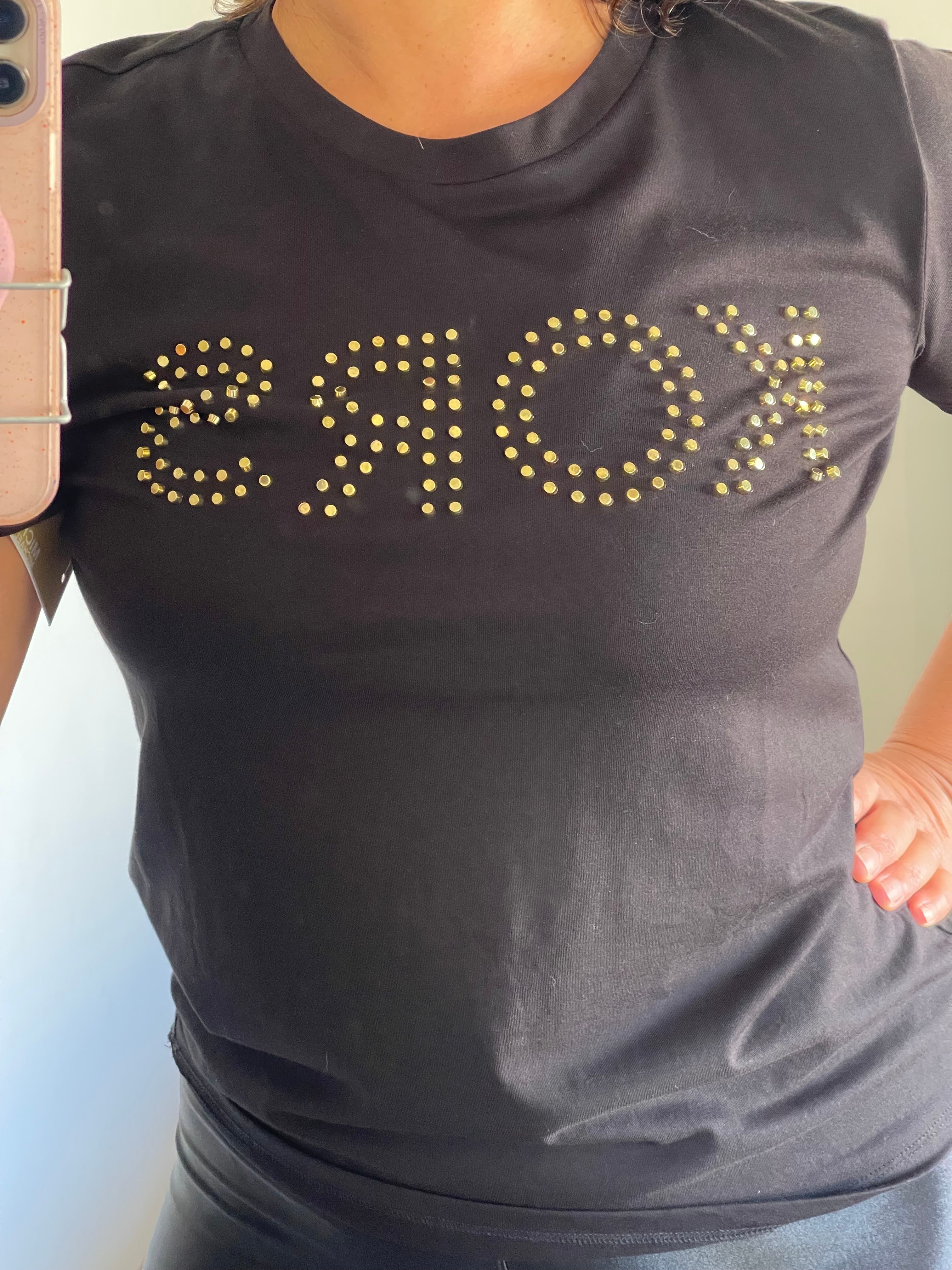 Polera deportiva tachas